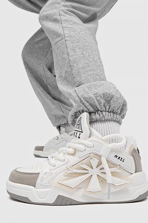 Concert Outfit Casual Preppy Sneakers