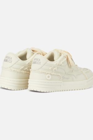 Concert Outfit Casual White Board Shoes