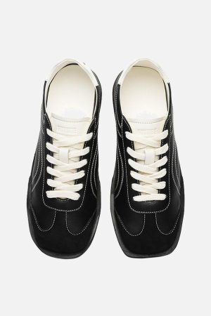 Concert Outfit Classic Black Fluid Lines Leather Sneakers