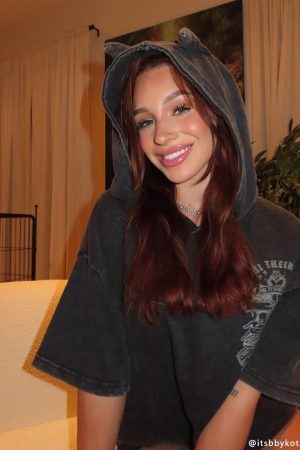 Concert Outfit Crossprint Washed Hooded Tee