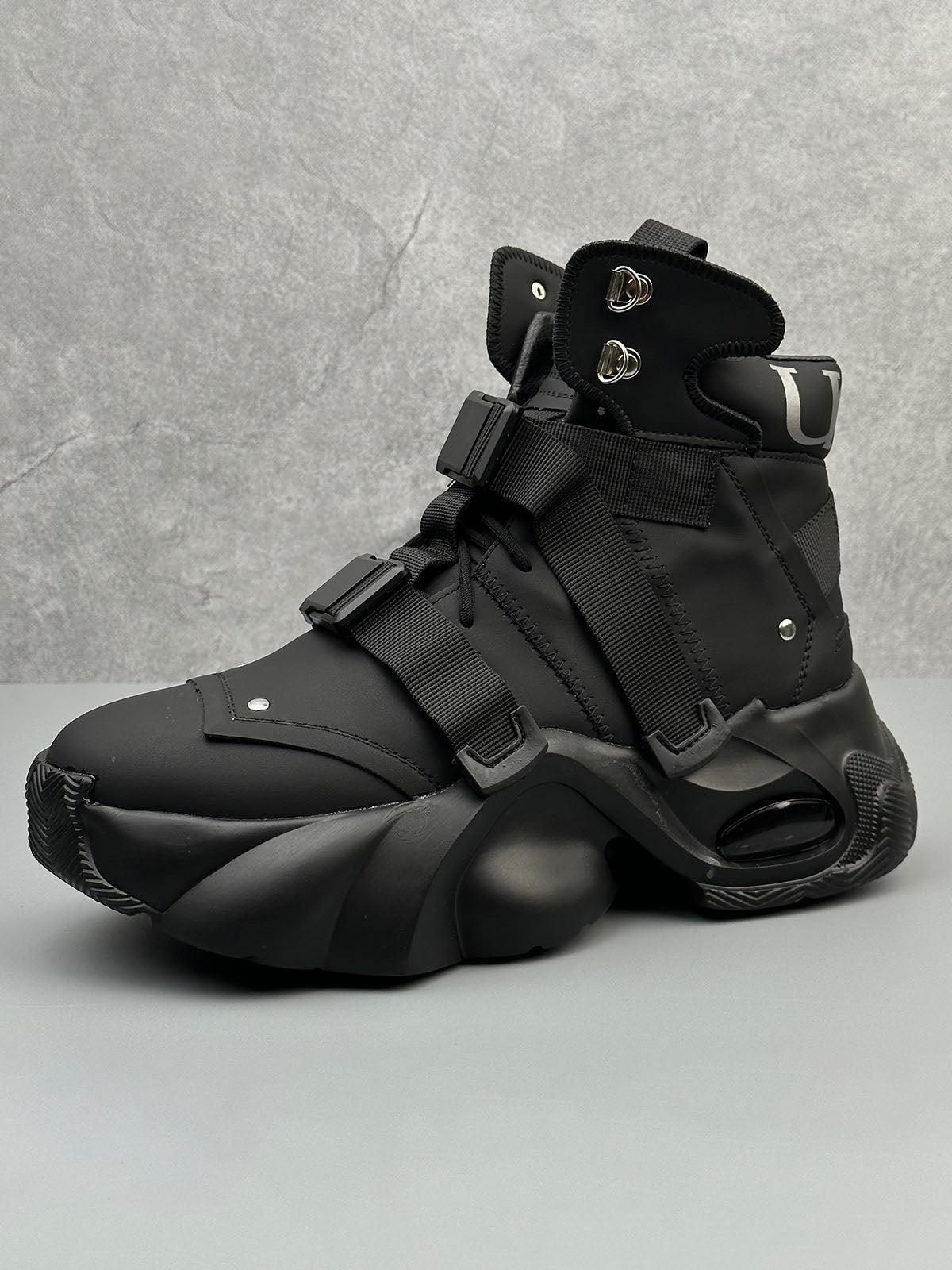 Concert Outfit Dual-Strap Stealth Runner Boots Concert Outfit Dual-Strap Stealth Runner Boots
