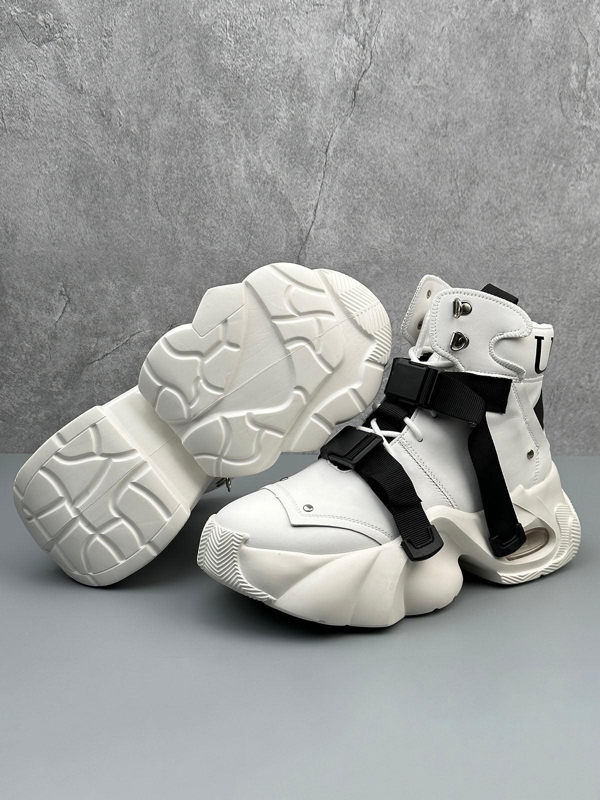 Concert Outfit Dual-Strap Stealth Runner Boots Concert Outfit Dual-Strap Stealth Runner Boots