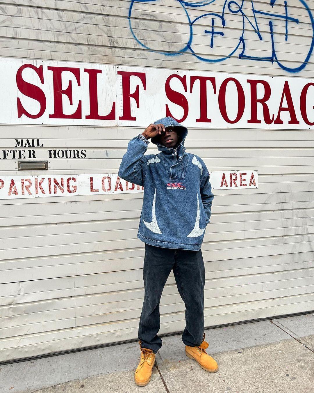 Concert Outfit High-Neck Hooded Wash Denim Jacket Concert Outfit High-Neck Hooded Wash Denim Jacket