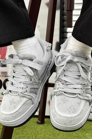 Concert Outfit Retro Denim Sneakers