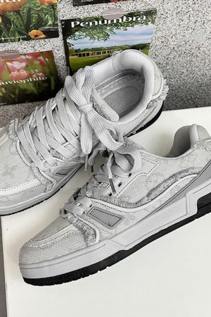 Concert Outfit Retro Denim Sneakers