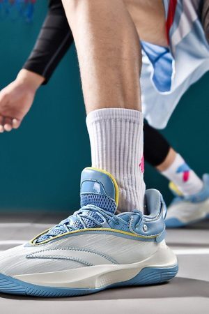 Concert Outfit Solid Color Breathable Sneakers