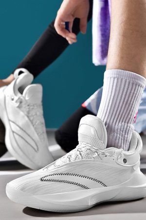 Concert Outfit Solid Color Breathable Sneakers