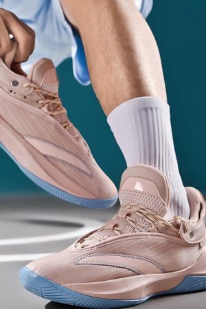 Concert Outfit Solid Color Breathable Sneakers