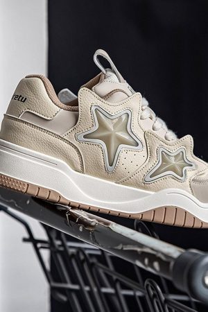 Concert Outfit Vintage Star Sneakers