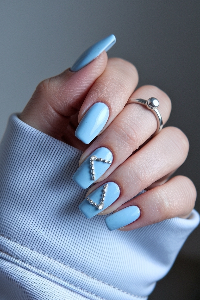 light_blue_nails_with_design_metadata_qrg3d.jpg