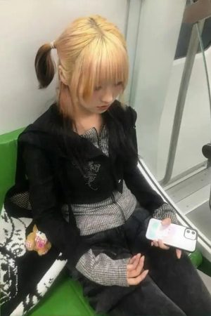 New Style Trends - Acubi Style Layered Cardigan - Outfit Ideas