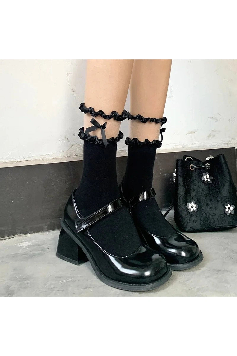 New Style Trends - Coquette Low Tube Lace Dots Socks - Outfit Ideas New Style Trends - Coquette Low Tube Lace Dots Socks - Outfit Ideas