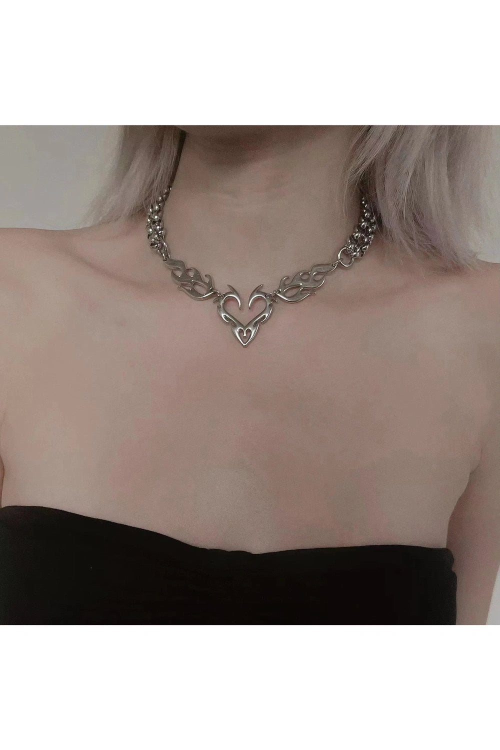New Style Trends - Edgy Flame Heart Punk Necklaces - Outfit Ideas New Style Trends - Edgy Flame Heart Punk Necklaces - Outfit Ideas