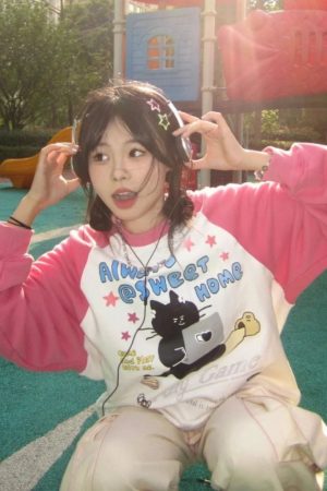 New Style Trends - Kawaii Cozy Gamer Cat Raglan Sweatshirt - Outfit Ideas