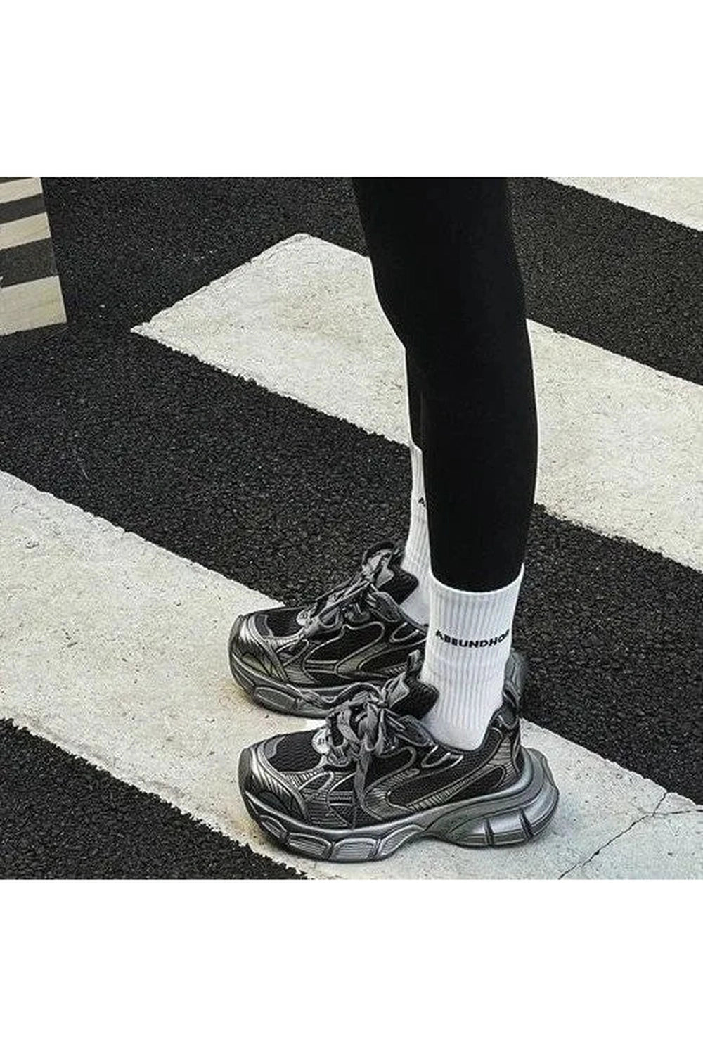 New Style Trends - Metallic Violet Edgy Chunky Sneakers - Outfit Ideas New Style Trends - Metallic Violet Edgy Chunky Sneakers - Outfit Ideas