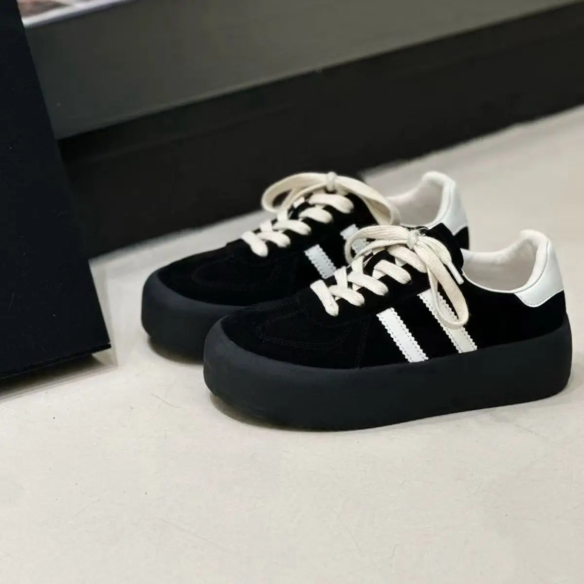 New Style Trends - Mono Rush Aesthetic Retro Sneakers - Outfit Ideas New Style Trends - Mono Rush Aesthetic Retro Sneakers - Outfit Ideas