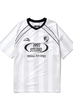 New Style Trends - Retro 90s Spirit T-Shirt - Outfit Ideas