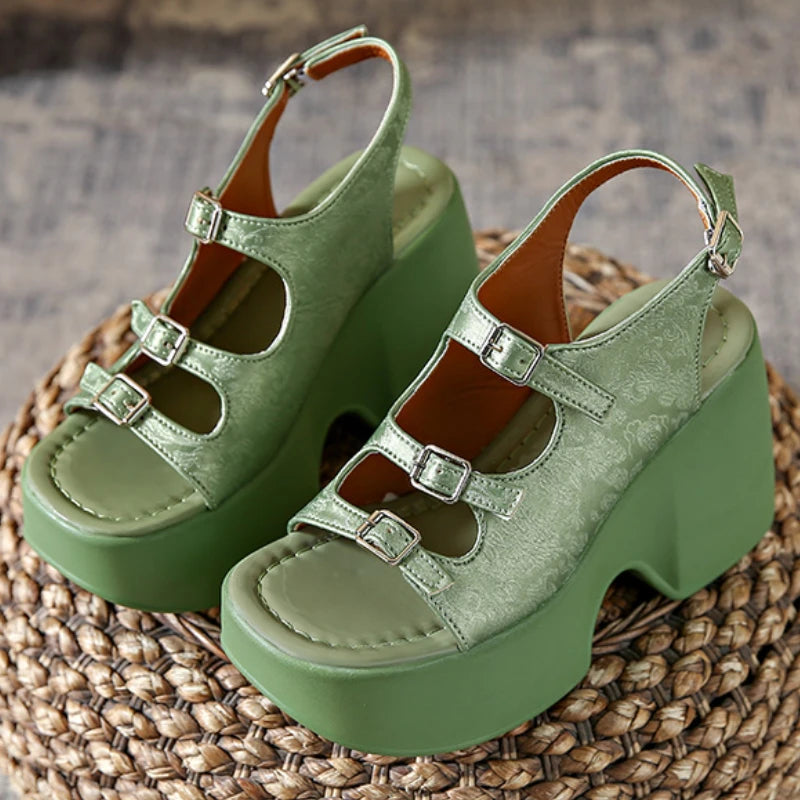 New Style Trends - Retro Aesthetic Chunky Sandals - Outfit Ideas New Style Trends - Retro Aesthetic Chunky Sandals - Outfit Ideas