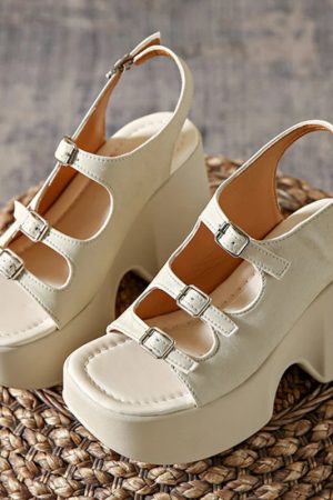 New Style Trends - Retro Aesthetic Chunky Sandals - Outfit Ideas