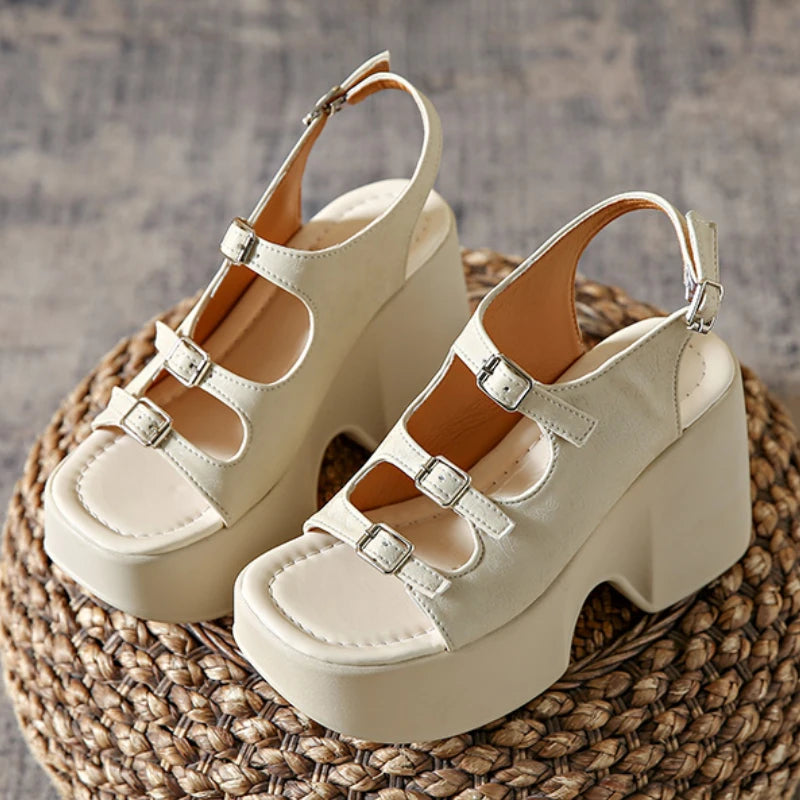 New Style Trends - Retro Aesthetic Chunky Sandals - Outfit Ideas New Style Trends - Retro Aesthetic Chunky Sandals - Outfit Ideas