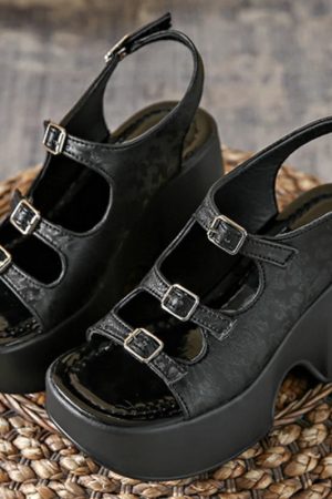 New Style Trends - Retro Aesthetic Chunky Sandals - Outfit Ideas