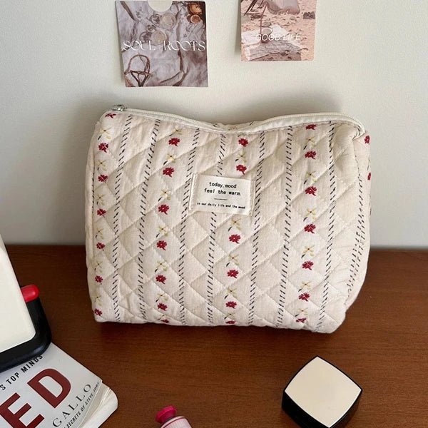 New Style Trends - Soft Checkered Coquette Makeup Bag - Outfit Ideas New Style Trends - Soft Checkered Coquette Makeup Bag - Outfit Ideas