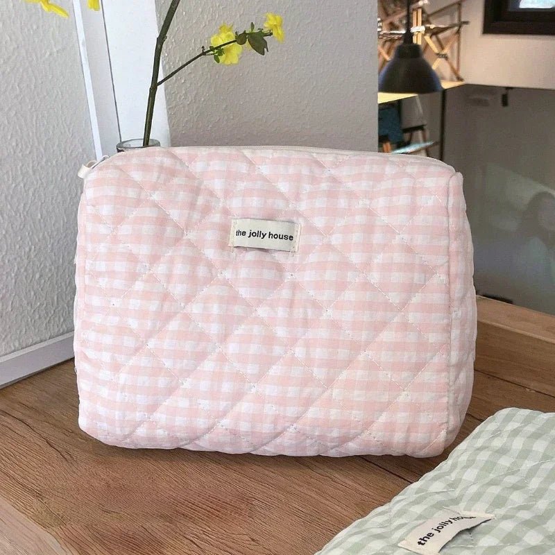 New Style Trends - Soft Checkered Coquette Makeup Bag - Outfit Ideas New Style Trends - Soft Checkered Coquette Makeup Bag - Outfit Ideas