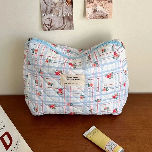 New Style Trends - Soft Checkered Coquette Makeup Bag - Outfit Ideas New Style Trends - Soft Checkered Coquette Makeup Bag - Outfit Ideas