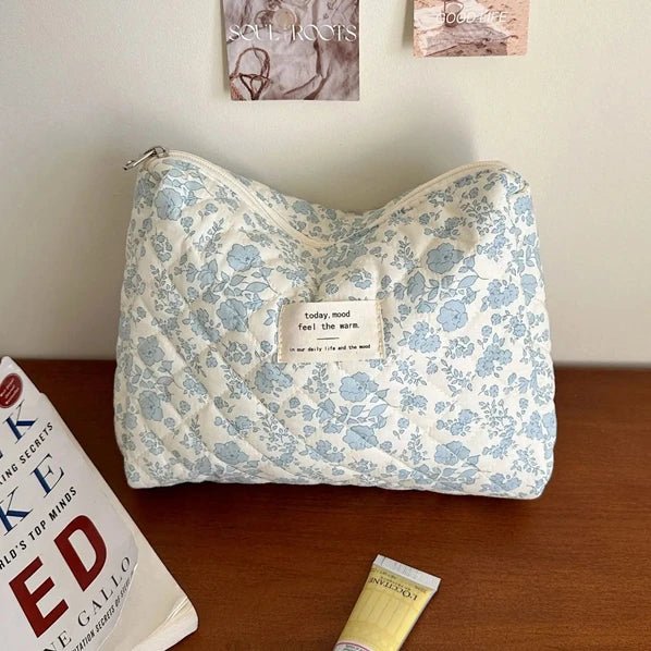 New Style Trends - Soft Checkered Coquette Makeup Bag - Outfit Ideas New Style Trends - Soft Checkered Coquette Makeup Bag - Outfit Ideas