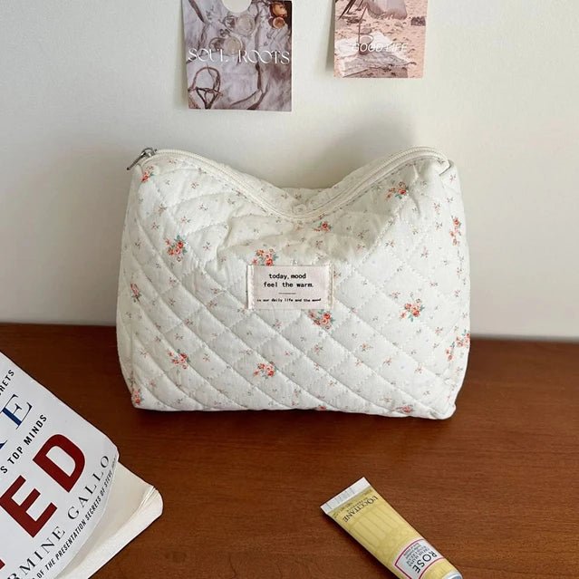 New Style Trends - Soft Checkered Coquette Makeup Bag - Outfit Ideas New Style Trends - Soft Checkered Coquette Makeup Bag - Outfit Ideas