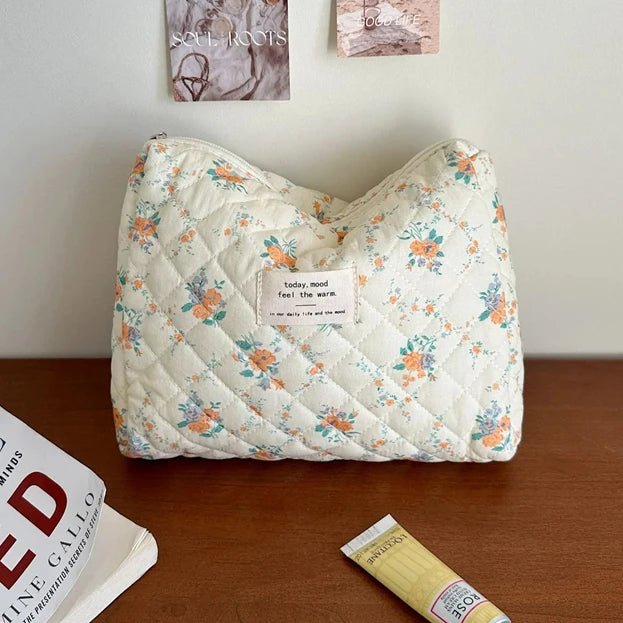 New Style Trends - Soft Checkered Coquette Makeup Bag - Outfit Ideas New Style Trends - Soft Checkered Coquette Makeup Bag - Outfit Ideas