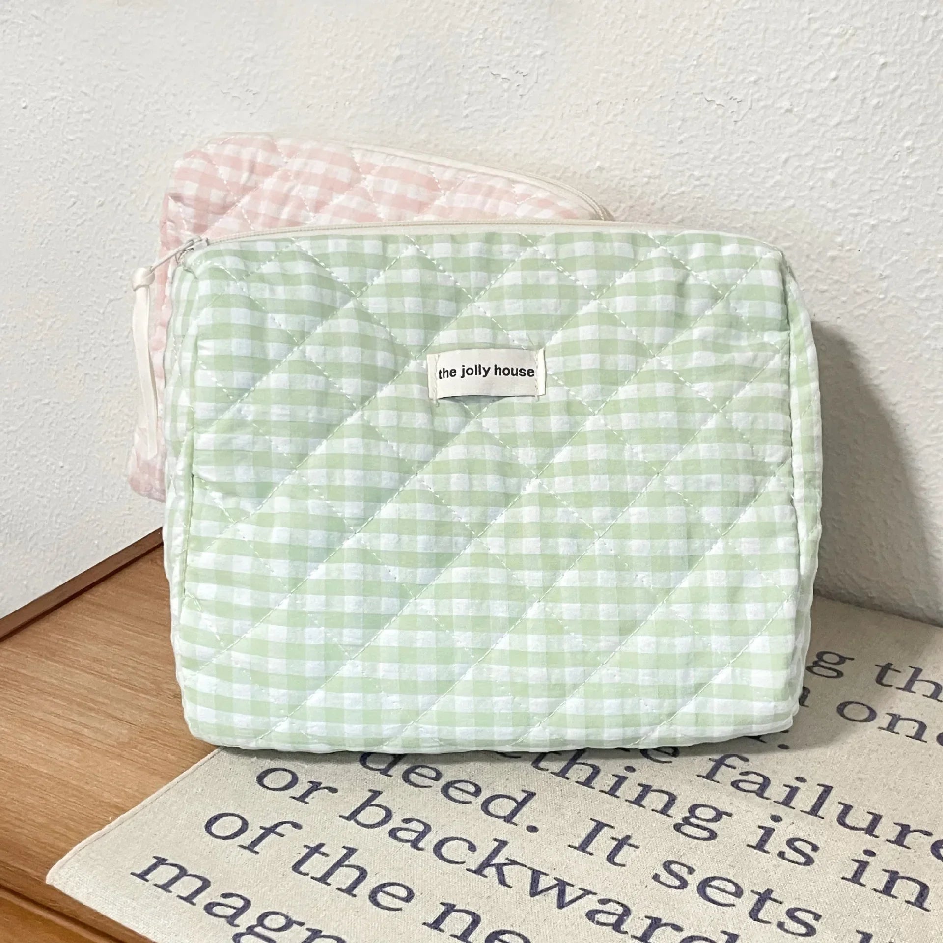 New Style Trends - Soft Checkered Coquette Makeup Bag - Outfit Ideas New Style Trends - Soft Checkered Coquette Makeup Bag - Outfit Ideas