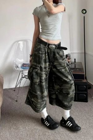 New Style Trends - Streetcore Slouchy Y2k Camo Shorts - Outfit Ideas