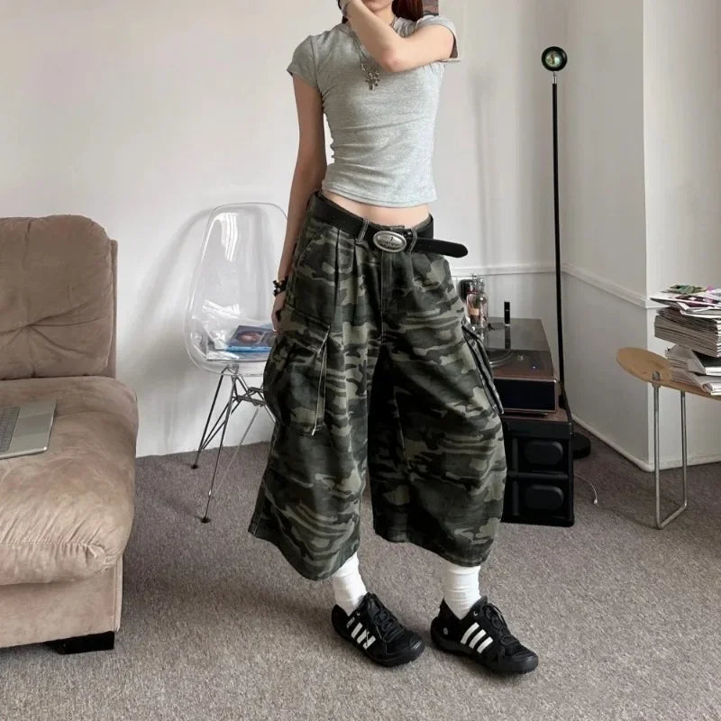 New Style Trends - Streetcore Slouchy Y2k Camo Shorts - Outfit Ideas New Style Trends - Streetcore Slouchy Y2k Camo Shorts - Outfit Ideas