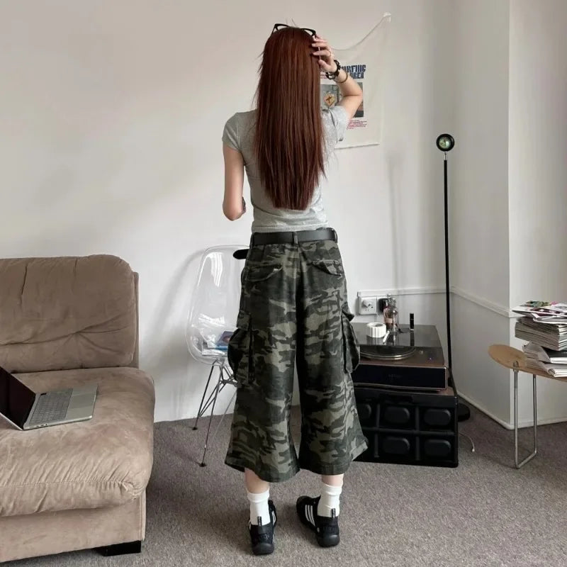 New Style Trends - Streetcore Slouchy Y2k Camo Shorts - Outfit Ideas New Style Trends - Streetcore Slouchy Y2k Camo Shorts - Outfit Ideas