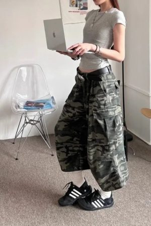 New Style Trends - Streetcore Slouchy Y2k Camo Shorts - Outfit Ideas
