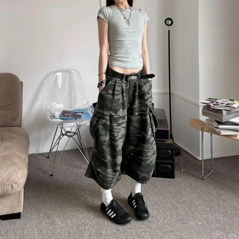 New Style Trends - Streetcore Slouchy Y2k Camo Shorts - Outfit Ideas New Style Trends - Streetcore Slouchy Y2k Camo Shorts - Outfit Ideas