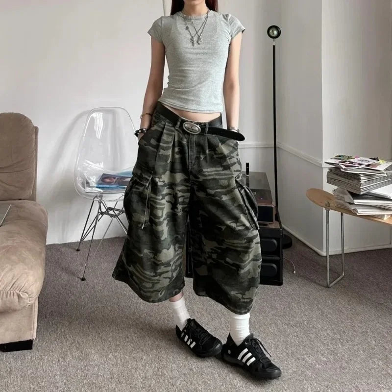 New Style Trends - Streetcore Slouchy Y2k Camo Shorts - Outfit Ideas New Style Trends - Streetcore Slouchy Y2k Camo Shorts - Outfit Ideas