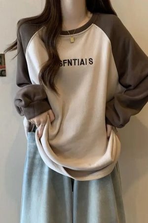 New Style Trends - Two-Tone Raglan Retro Oversized Sweatshirt - Outfit Ideas