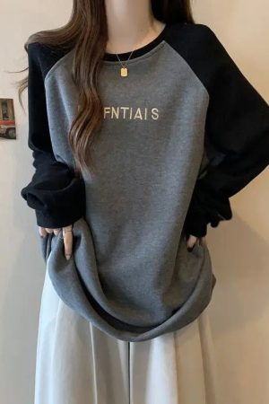 New Style Trends - Two-Tone Raglan Retro Oversized Sweatshirt - Outfit Ideas