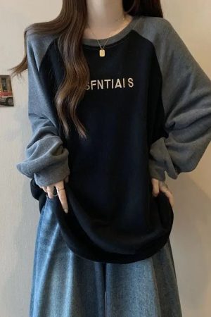 New Style Trends - Two-Tone Raglan Retro Oversized Sweatshirt - Outfit Ideas