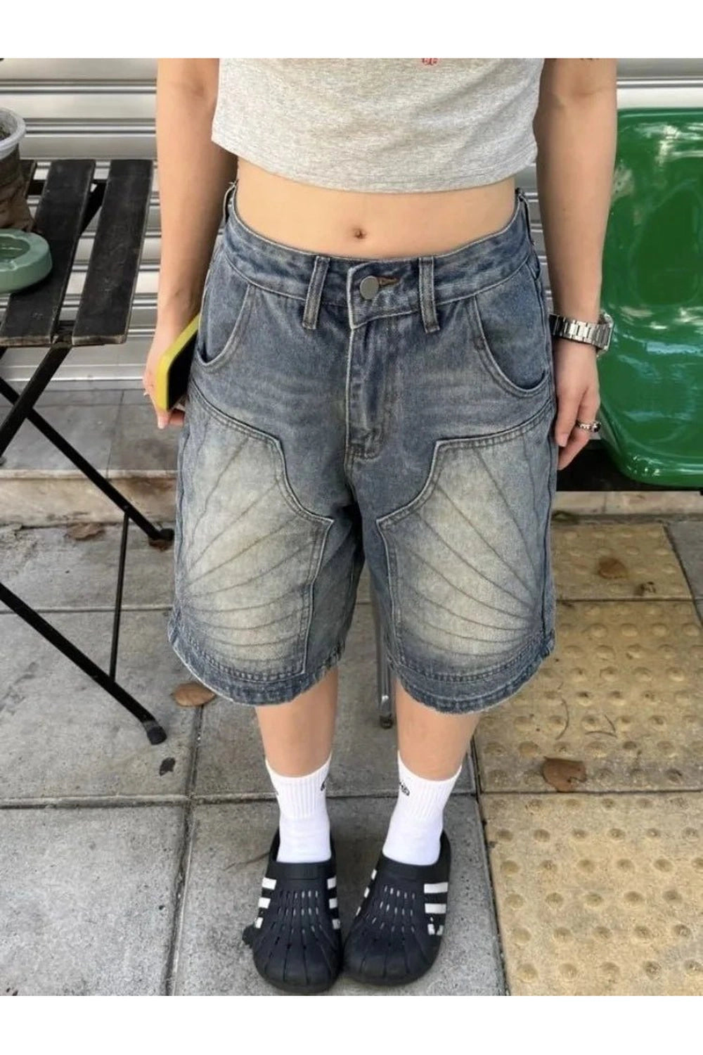 New Style Trends - Y2k Baggy Shorts - Outfit Ideas