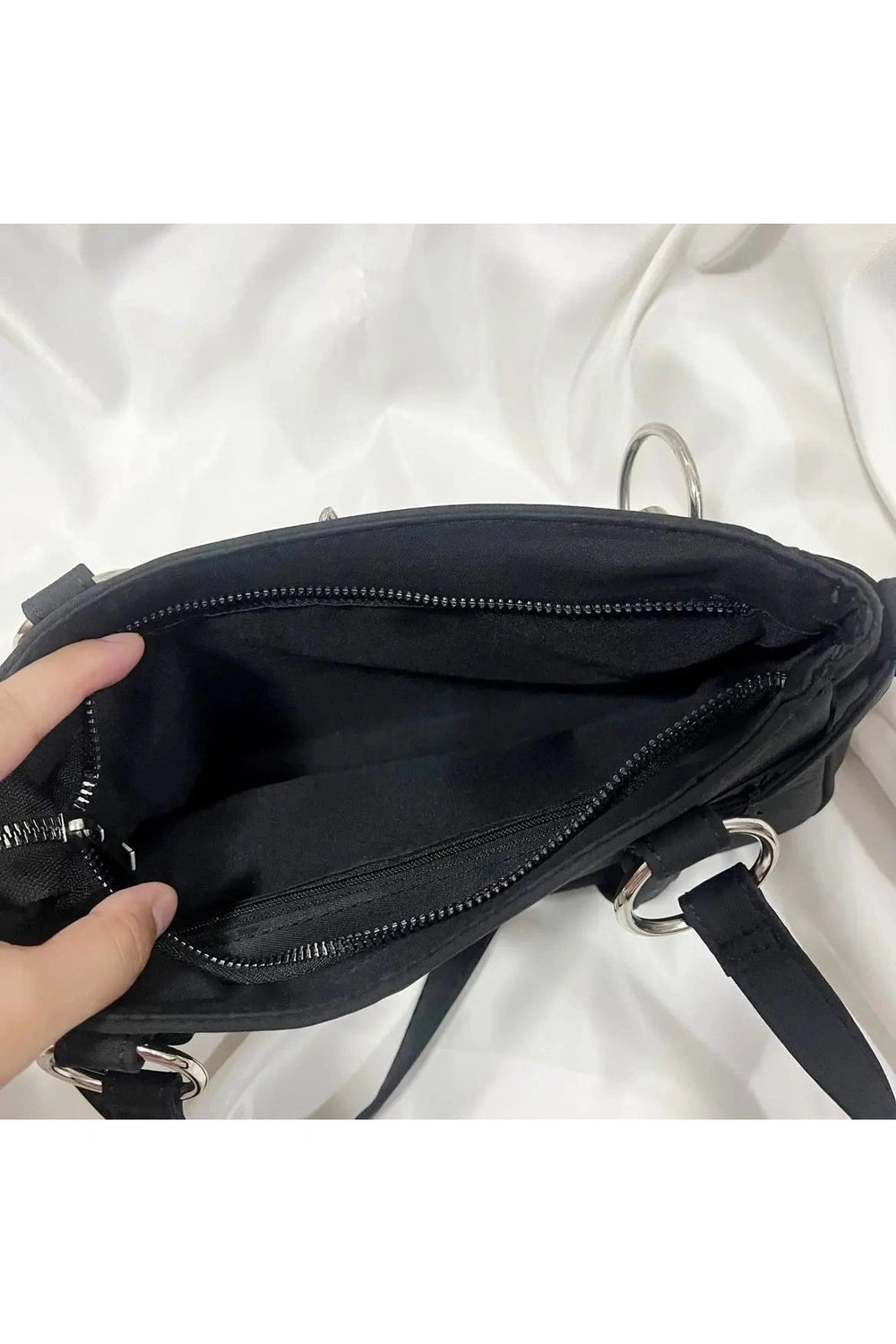 New Style Trends - Y2k Cross Chain Shoulder Bag - Outfit Ideas New Style Trends - Y2k Cross Chain Shoulder Bag - Outfit Ideas