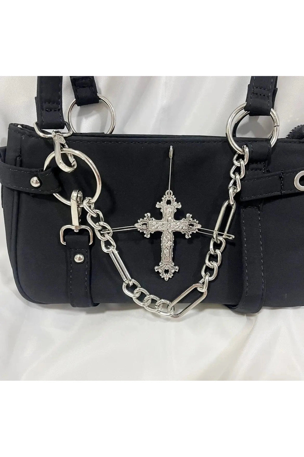 New Style Trends - Y2k Cross Chain Shoulder Bag - Outfit Ideas New Style Trends - Y2k Cross Chain Shoulder Bag - Outfit Ideas