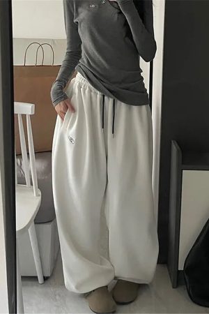 New Style Trends - Y2k Minimalist Wide-Leg Joggers - Outfit Ideas
