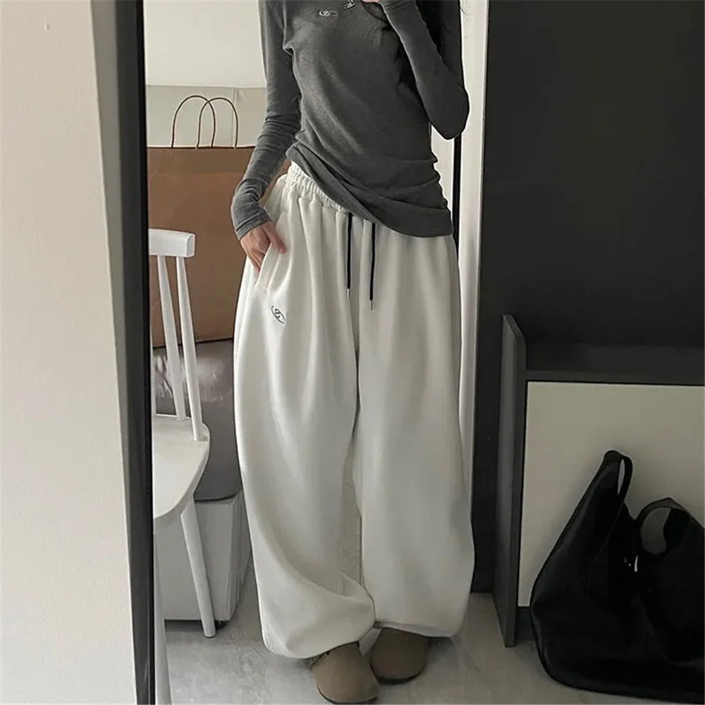 New Style Trends - Y2k Minimalist Wide-Leg Joggers - Outfit Ideas New Style Trends - Y2k Minimalist Wide-Leg Joggers - Outfit Ideas