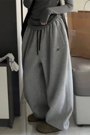 New Style Trends - Y2k Minimalist Wide-Leg Joggers - Outfit Ideas