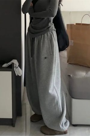 New Style Trends - Y2k Minimalist Wide-Leg Joggers - Outfit Ideas