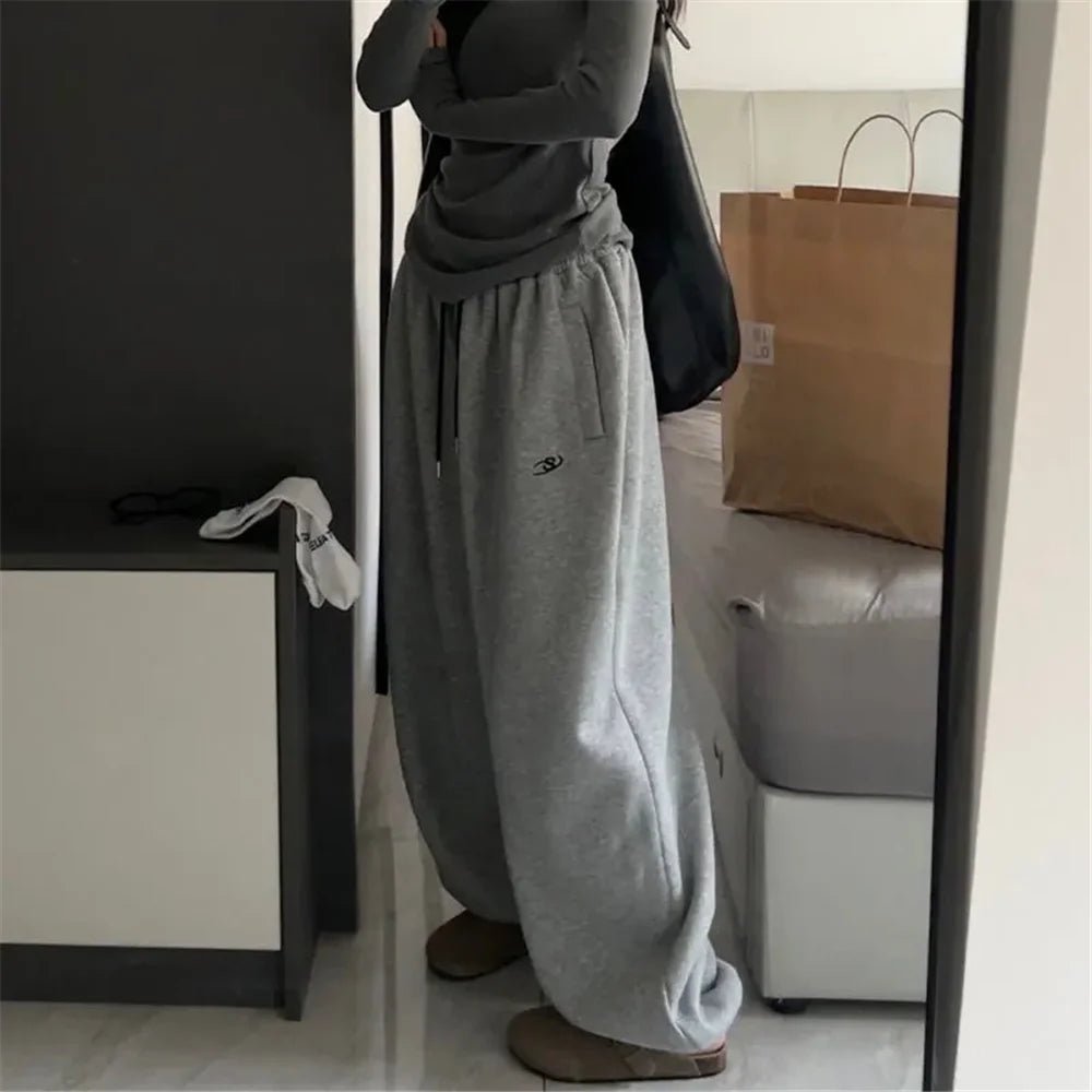 New Style Trends - Y2k Minimalist Wide-Leg Joggers - Outfit Ideas New Style Trends - Y2k Minimalist Wide-Leg Joggers - Outfit Ideas