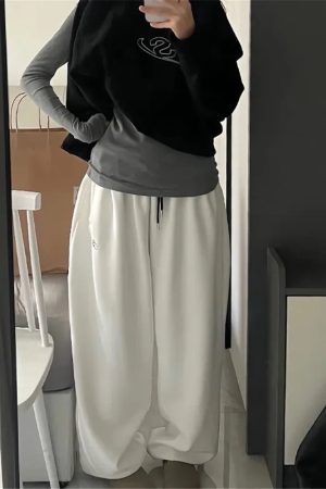 New Style Trends - Y2k Minimalist Wide-Leg Joggers - Outfit Ideas